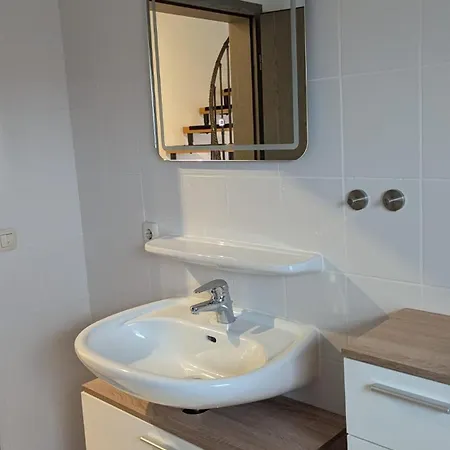 Apartment Red Dot Lucky *