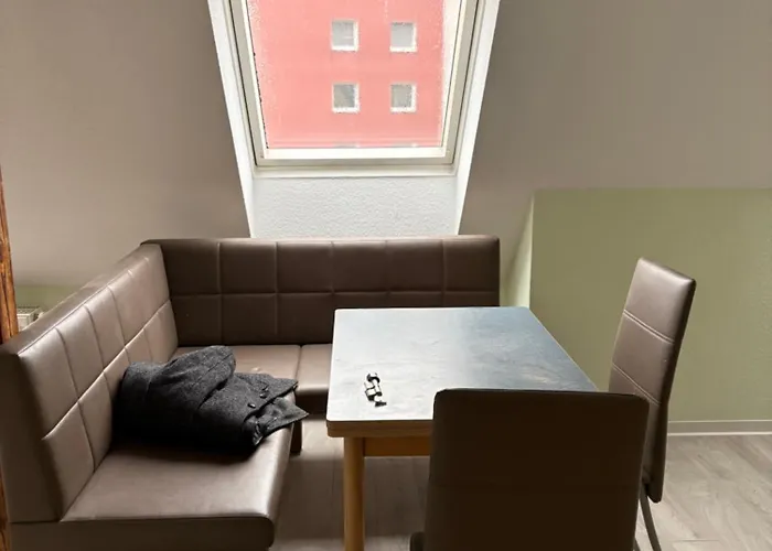 Red Dot Lucky Apartment Kamen